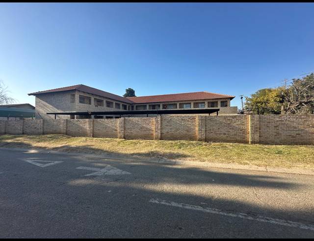 2 BEDROOM APARTMENT FOR SALE IN RUSTENBURG CENTRAL